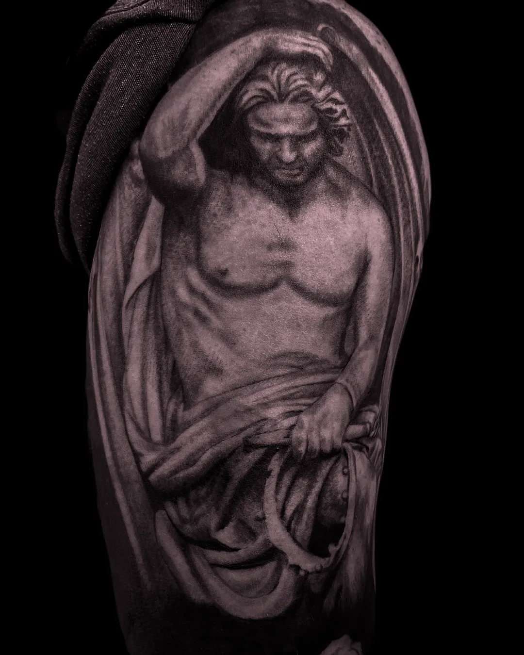 Mitologiczny tatuaż wykonany w Studio Hass w Stargardzie.