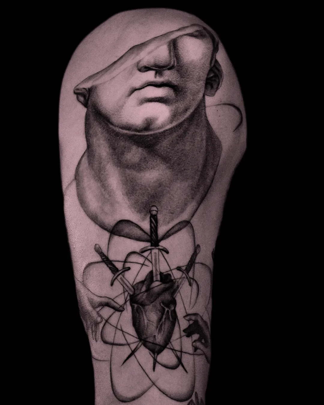 Mitologiczny tatuaż wykonany w Studio Hass w Stargardzie.