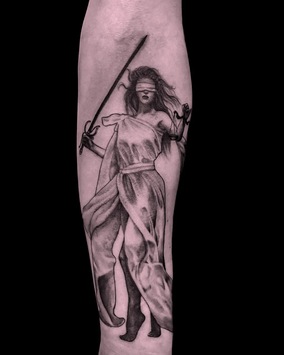 Mitologiczny tatuaż wykonany w Studio Hass w Stargardzie.