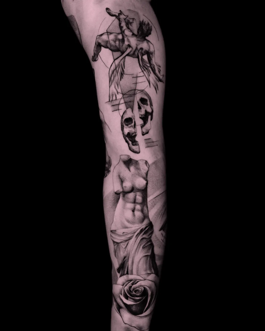 Mitologiczny tatuaż wykonany w Studio Hass w Stargardzie.