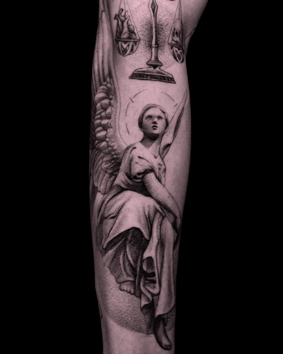 Mitologiczny tatuaż wykonany w Studio Hass w Stargardzie.