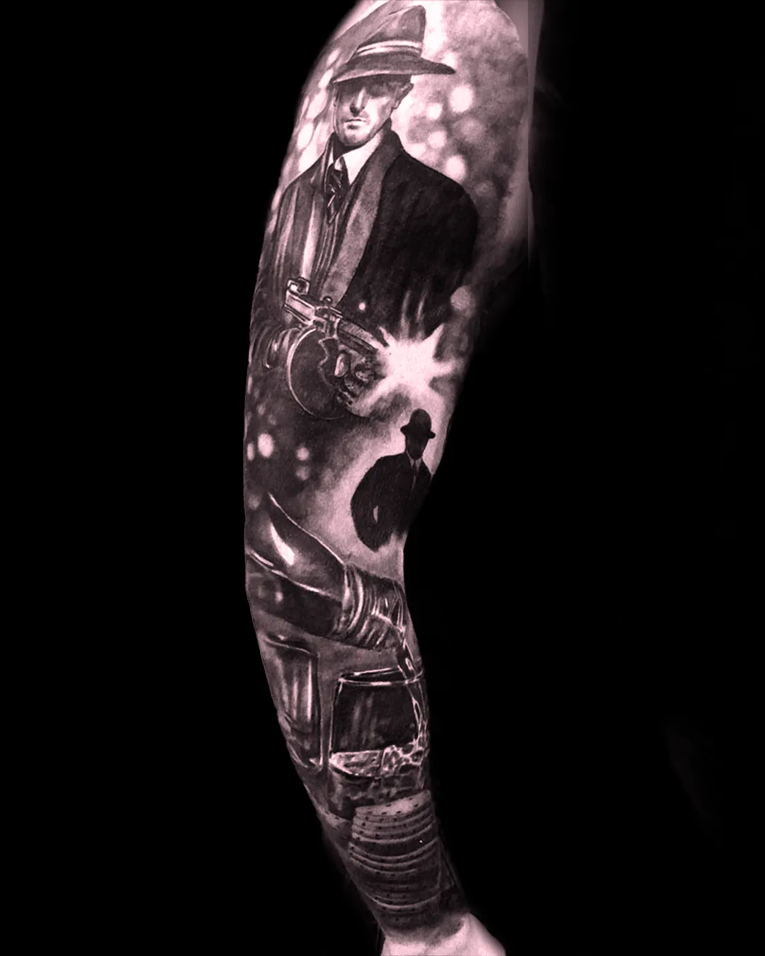 Duży, rozbudowany tatuaż typu rękaw w stylu realistycznym black and grey. Studio Hass Stargard.