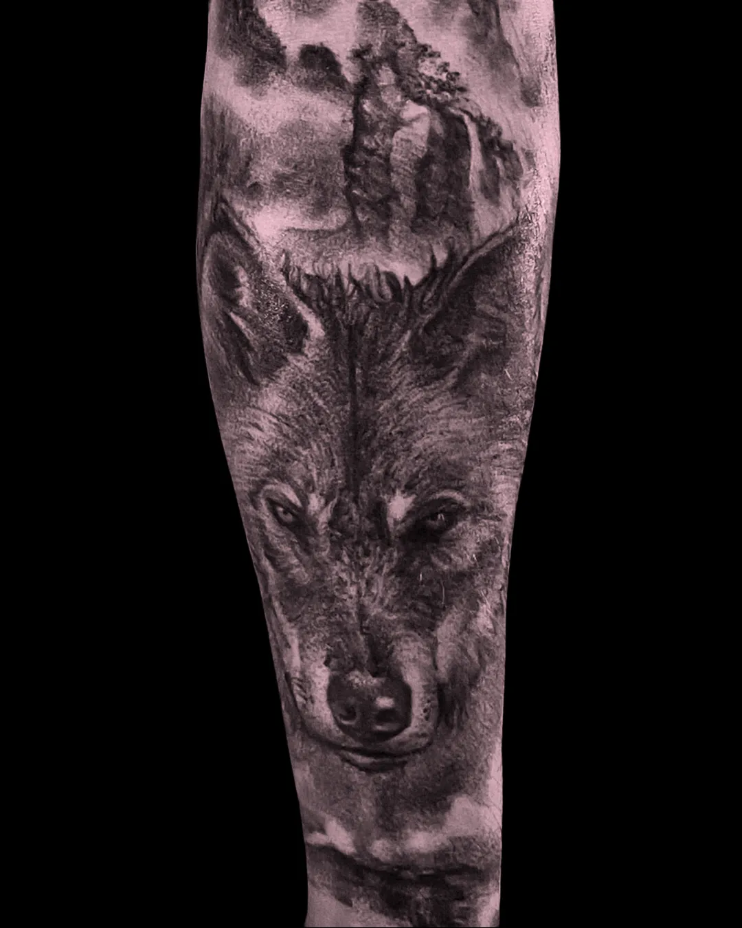 Realistyczny tatuaż w stylu black and grey, wykonany w Studio Hass Stsrgard