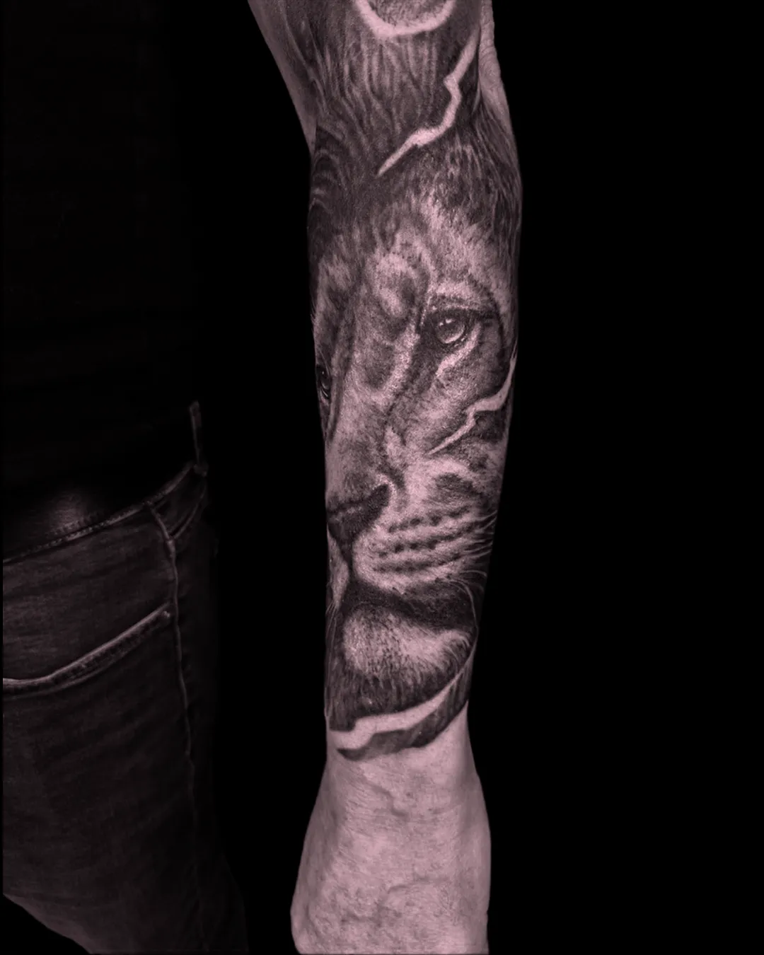 Realistyczny tatuaż w stylu black and grey, wykonany w Studio Hass Stsrgard