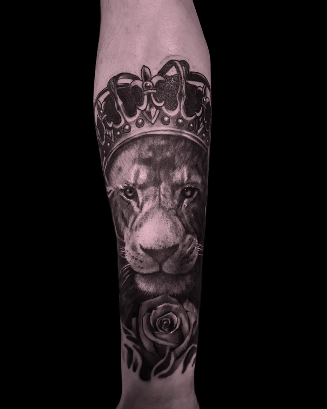 Realistyczny tatuaż w stylu black and grey, wykonany w Studio Hass Stsrgard