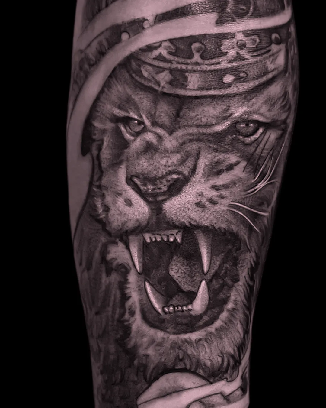 Realistyczny tatuaż w stylu black and grey, wykonany w Studio Hass Stsrgard