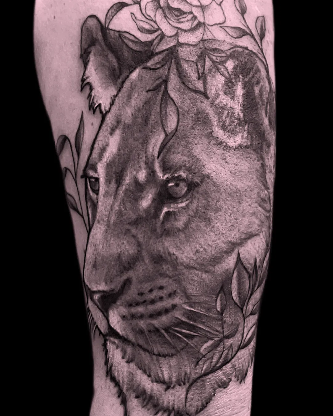 Realistyczny tatuaż w stylu black and grey, wykonany w Studio Hass Stsrgard